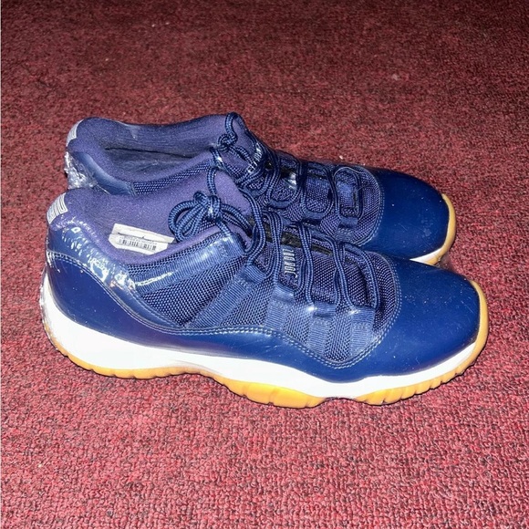 Air Jordan 11 Retro Low GS ‘Navy Gum - Picture 2 of 2